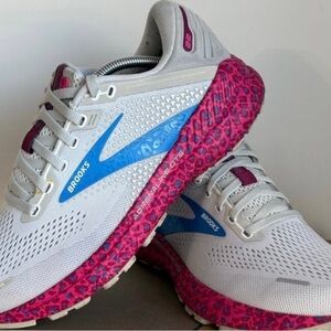 Brooks Women's Athletic Shoes brand new  - Gray, Blue, and Pink